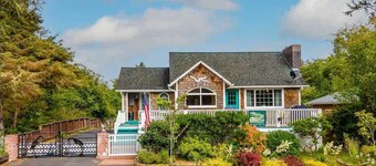 Coastal Family Home | EV Charger | Deck & Grill