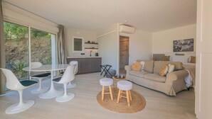 Unclassified image, 2 of 23, button - Exceptional villa with sea view – Sainte-Maxime (SAINTE MAXIME)