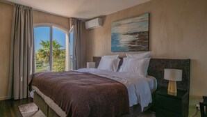 Unclassified image, 5 of 23, button - Exceptional villa with sea view – Sainte-Maxime (SAINTE MAXIME)