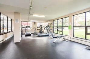 Fitness facility - Luxury West End Vancouver Stay | Walk to Stadium | Sleeps 2 - 4 | FIFA 2026 (Vancouver)
