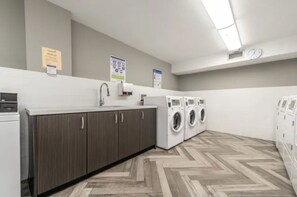 Interior - Luxury West End Vancouver Stay | Walk to Stadium | Sleeps 2 - 4 | FIFA 2026 (Vancouver)