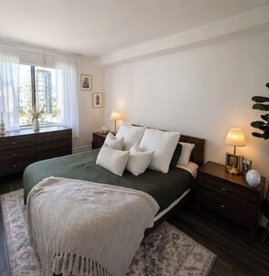 Iron/ironing board, Internet, bed sheets - Luxury West End Vancouver Stay | Walk to Stadium | Sleeps 2 - 4 | FIFA 2026 (Vancouver)
