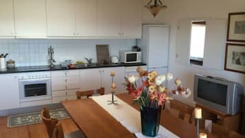 Fridge, microwave, oven, cookware/dishes/utensils