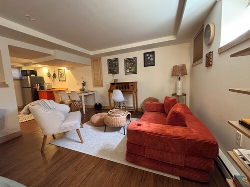 Bohemian Garden Apartment in the heart of midtown KC