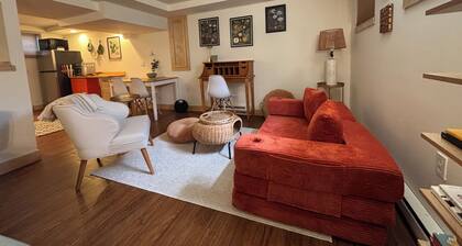 Bohemian Garden Apartment in the heart of midtown KC