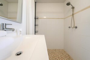 Dusche, Haartrockner, Shampoo