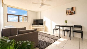 TV - Beachside 1BR Retreat | Ocean Views, Wi-Fi & Pool (Surfers Paradise)