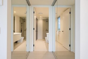 Shower, hair dryer, shampoo - Palm Beach 2BR Ocean View Escape (Palm Beach)