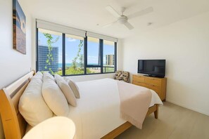 Iron/ironing board, WiFi, bed sheets - Palm Beach 2BR Ocean View Escape (Palm Beach)