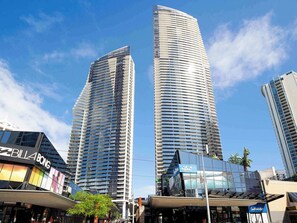 Exterior - L54 Sky Ocean View Apt Heated Pool (Surfers Paradise)