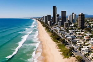 Beach - L54 Sky Ocean View Apt Heated Pool (Surfers Paradise)