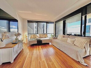 TV, offices - Level 29 Sky 2BR Ocean View Apartment (Surfers Paradise)