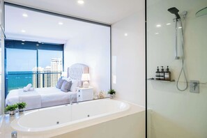 Shower, hair dryer, shampoo - Level 29 Sky 2BR Ocean View Apartment (Surfers Paradise)