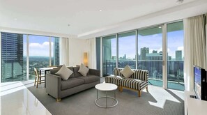 TV, offices - H Residence L19 Ocean view 2BR (Surfers Paradise)