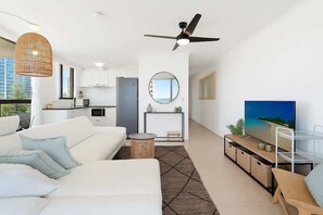 TV - Ocean front 1 BR with Balcony (Surfers Paradise)