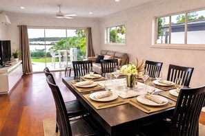 Dining - Waterview Hope Island House (Hope Island)