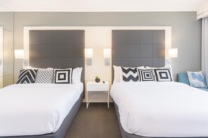 Iron/ironing board, WiFi, bed sheets - Ocean View Studio in Surfers & Free Wi-Fi (Surfers Paradise)