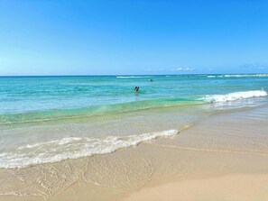 Beach nearby - L19 Ocean View Studio:King Bed, Fast WiFi (Surfers Paradise)