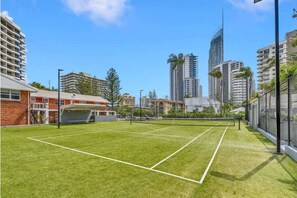 Sports court - Ocean View 2BR apartment with Spa (Surfers Paradise)