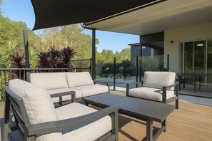 Terrace/patio - Dreamworld Home with Pool, BBQ, WI-FI and Backyard (Oxenford)