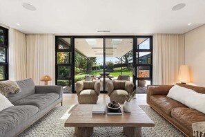 TV, fireplace, offices - Injala House - Designer Masterpiece, Exeter (Wingecarribee)