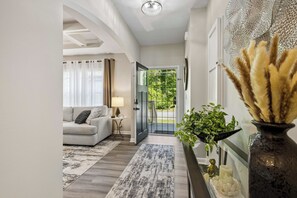 A modern living room with a sofa, a lamp, a rug, and a plant. - World Cup Stay • Modern 4BR/2.5 Bath Near Stadium • Parking • Perfect for Groups (Atlanta)