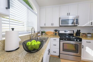 Private kitchen - Sunny 2-bedroom condo in beautiful Laguna Niguel near best beaches in OC! (Laguna Niguel)