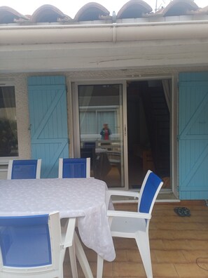 Outdoor dining - House in Portiragnes Plage - 200 m from the sea (Portiragnes plage)