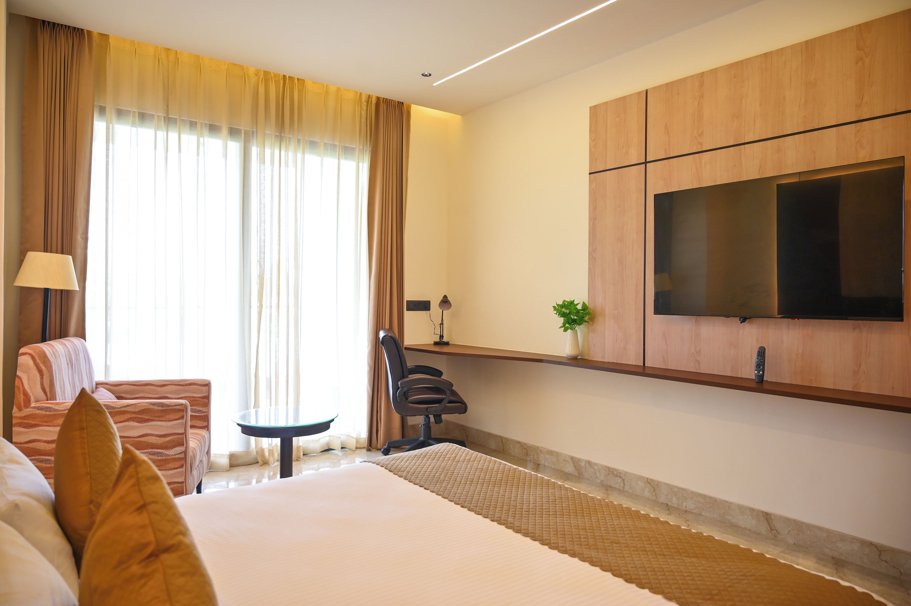 Superior Double Room | In-room safe, desk, laptop workspace, iron/ironing board (on request)