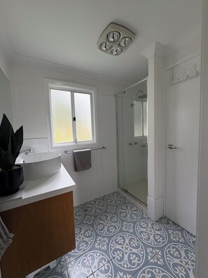 Shower, hair dryer, towels, soap
