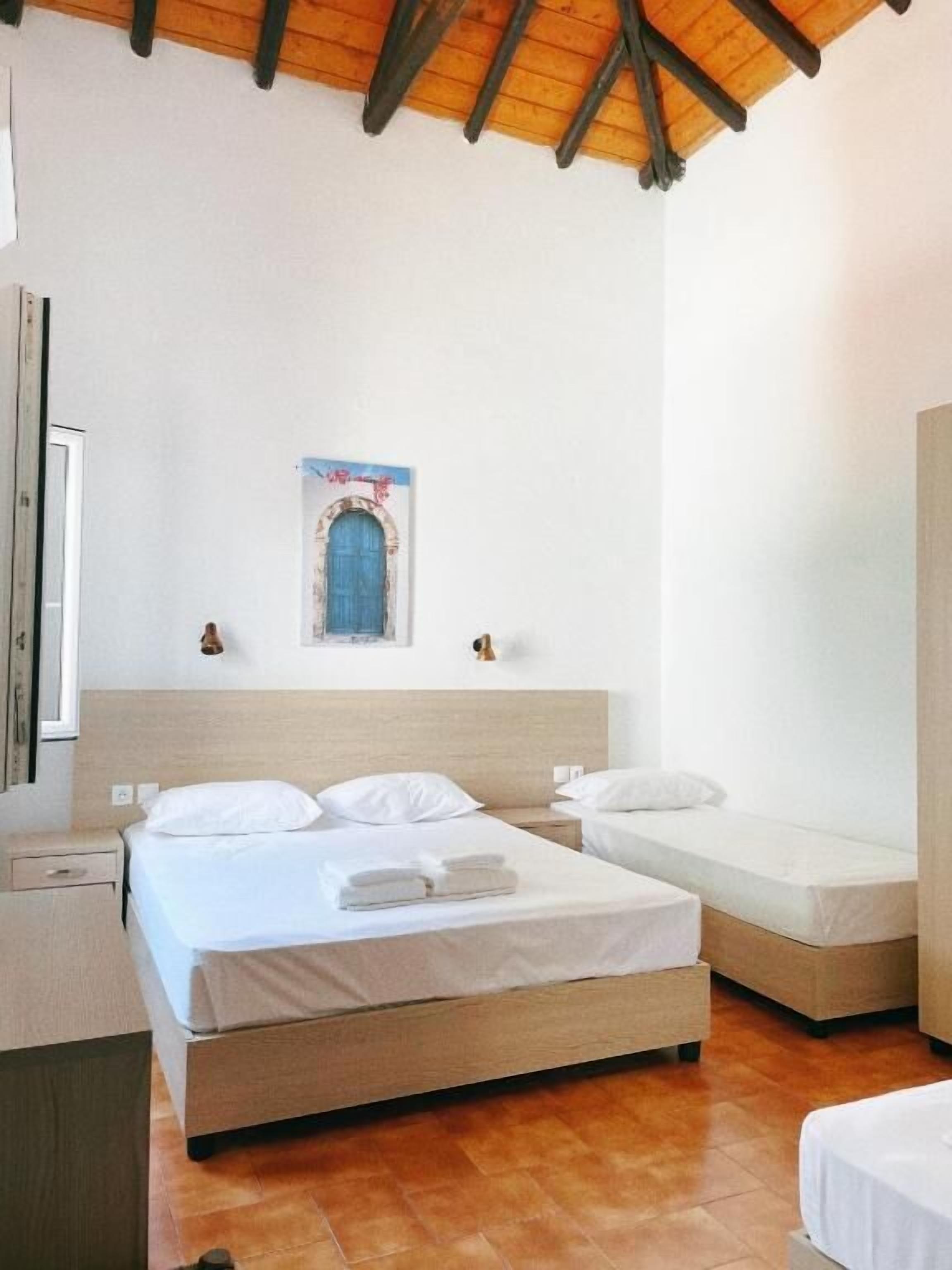 Appartement Familial, 2 chambres, coin cuisine, vue colline | Coffres-forts dans les chambres, rideaux occultants, Wi-Fi gratuit