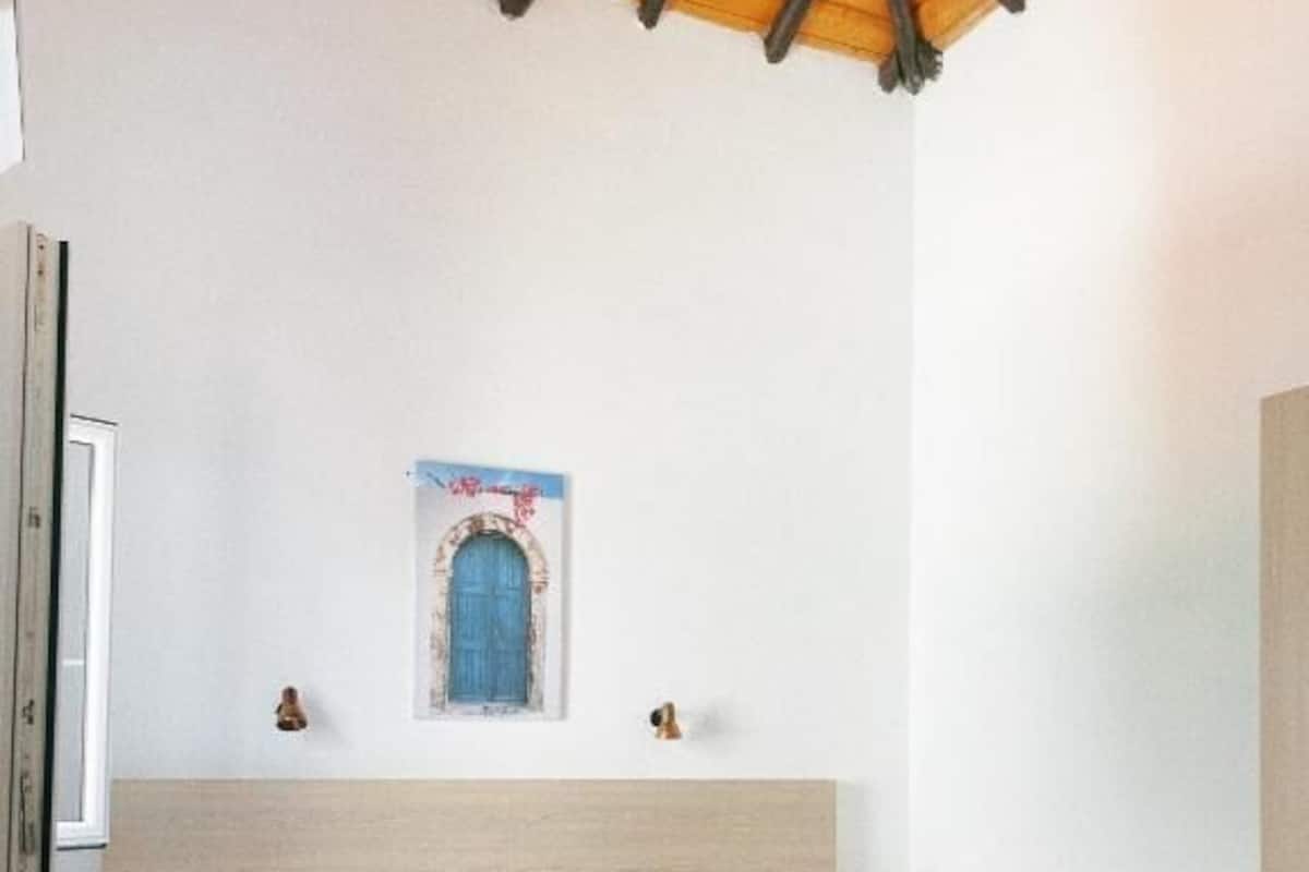 Appartement Familial, 2 chambres, coin cuisine, vue colline | Coffres-forts dans les chambres, rideaux occultants, Wi-Fi gratuit