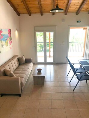 Villa Deluxe, 2 habitaciones, aire acondicionado, en el área del jardín | Área de sala de estar