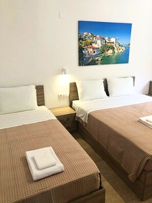 In-room safe, blackout curtains, free WiFi - Villa Elpiniki (Skiathos)