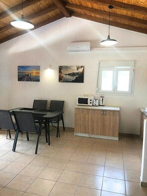 Deluxe Villa, 2 Bedrooms, Air conditioning, Garden Area | Dining - Villa Elpiniki (Skiathos)