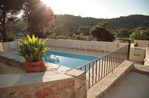 Villa Prestigio, 2 habitaciones, vista a la alberca, junto a la alberca | Alberca | Alberca al aire libre por temporada 
