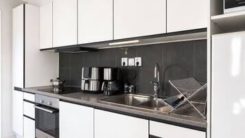 Fridge, microwave, dishwasher, cookware/dishes/utensils