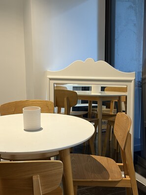 Dining - Cozy Condo near Southern Cross / Pool & GYM (Melbourne)