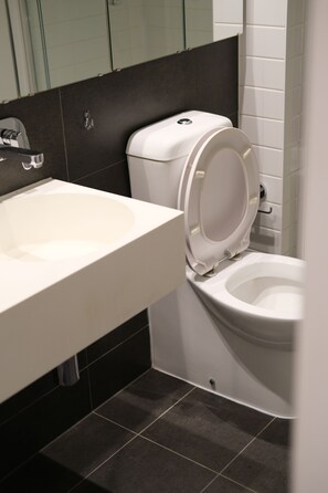 Bathroom - Cozy Condo near Southern Cross / Pool & GYM (Melbourne)