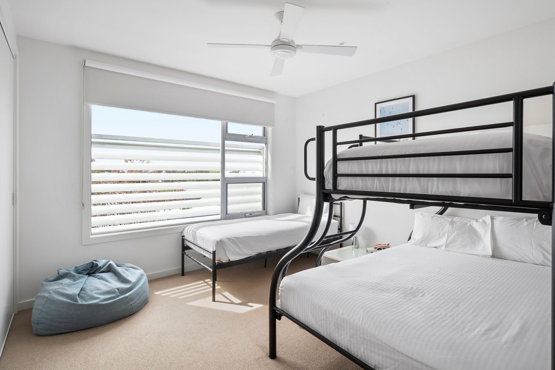 Desk, iron/ironing board, WiFi, bed sheets