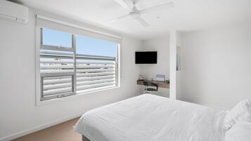 3 bedrooms, desk, iron/ironing board, WiFi
