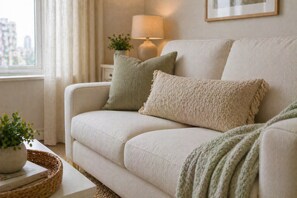 Deluxe Room | Living area - The Redbrick Hotels (Toronto)