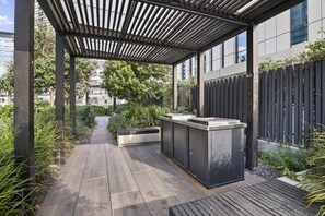 Terrace/patio - Marina-View 1-Bed Apartment in Docklands (Docklands)