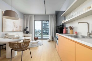 Fridge, oven, stovetop, dishwasher - Modern Studio in the Center | Gym and Game Room (Katowice)