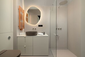 Shower, hair dryer, towels, shampoo - Modern Studio in the Center | Gym and Game Room (Katowice)