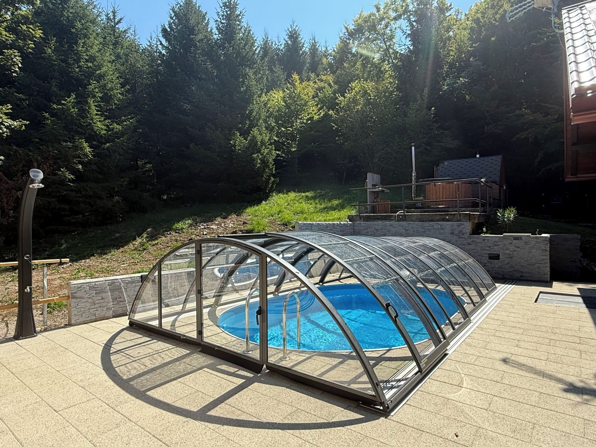 Bañera de hidromasaje al aire libre