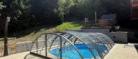 Bañera de hidromasaje al aire libre