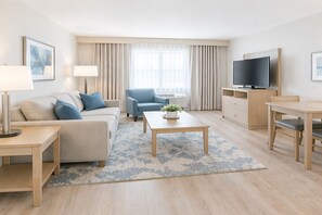 Classic Room | Living area - Clarendon Suites (Toronto)