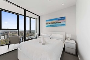 Desk, iron/ironing board, WiFi, bed sheets - City-View 1-Bed Retreat Near Queen Vic (Melbourne)