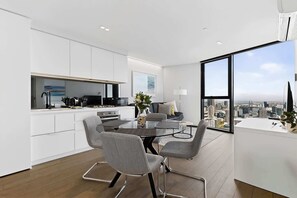 Dining - City-View 1-Bed Retreat Near Queen Vic (Melbourne)